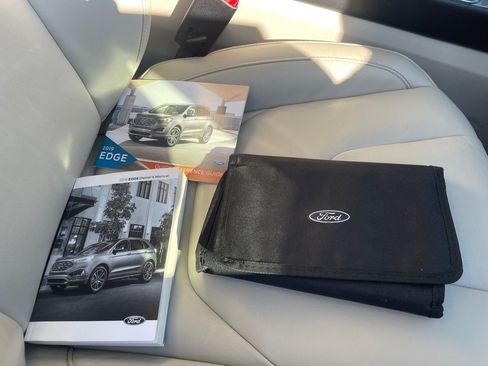 Used 2019 Ford Edge Titanium FWD image 22