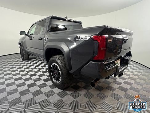 Certified 2022 Toyota Tacoma SR AWD/4WD image 11