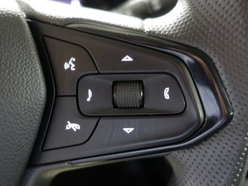 Used 2025 Chevrolet Trax LT FWD image 14