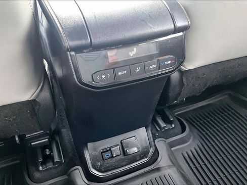 Used 2022 Toyota Highlander Bronze Edition image 34