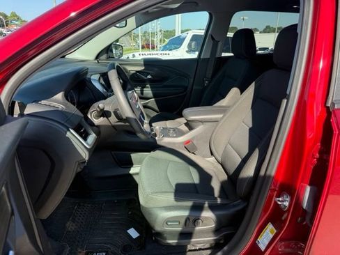 Used 2024 GMC Terrain SLE w/ Driver Convenience Package FWD image 11