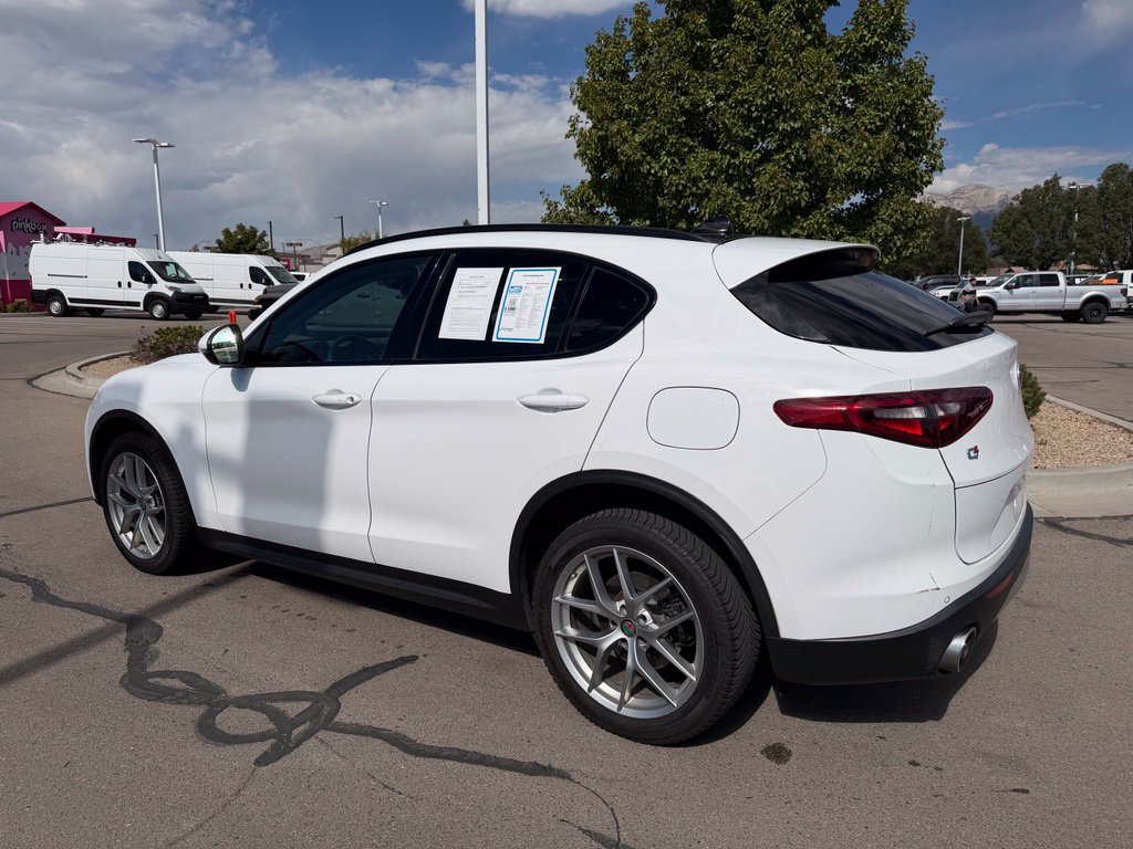 Used 2018 Alfa Romeo Stelvio Sport w/ Quick Order Package 22J Sport AWD/4WD image 3