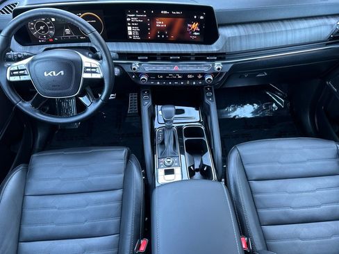 Certified 2024 Kia Telluride SX Prestige w/ Towing Package image 16