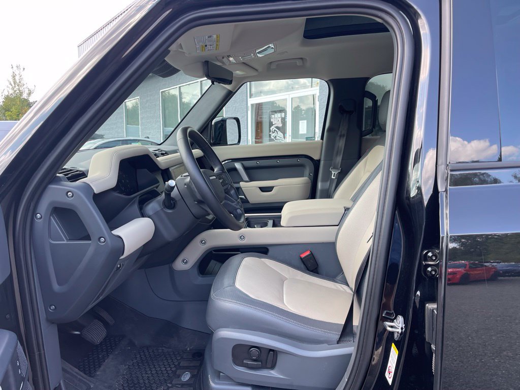 Used 2024 Land Rover Defender 110 X-Dynamic SE AWD/4WD image 12