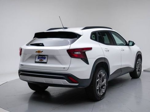 Used 2025 Chevrolet Trax LT FWD image 7