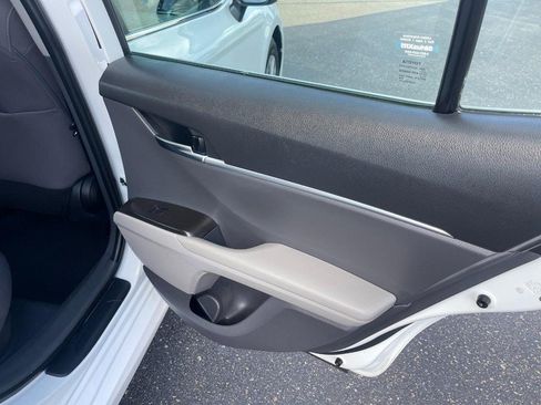 Used 2022 Toyota Camry LE FWD image 11