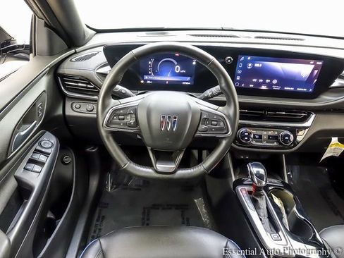 Used 2025 Buick Envista Sport Touring w/ Convenience I Package image 2