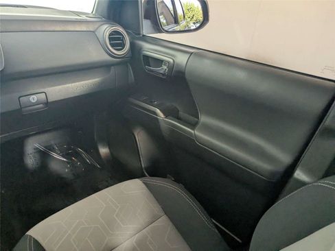 Used 2020 Toyota Tacoma TRD Sport AWD/4WD image 39