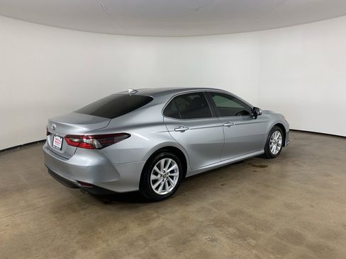 Used 2024 Toyota Camry LE image 8