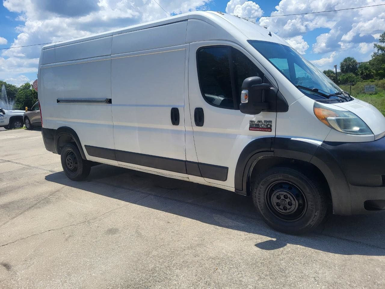 Used 2017 RAM ProMaster 2500 FWD image 2