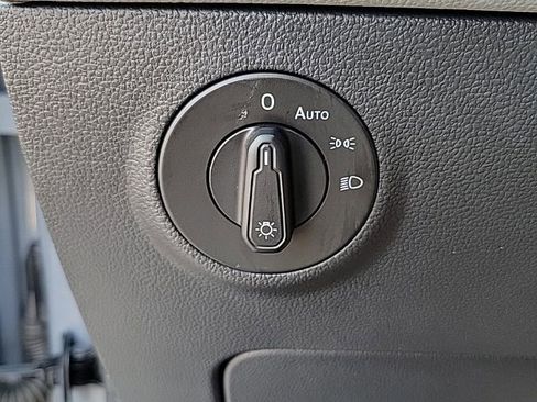 Used 2022 Volkswagen Taos SEL w/ Panoramic Sunroof Package image 21