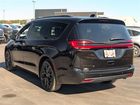 New 2026 Chrysler Pacifica Select image 5