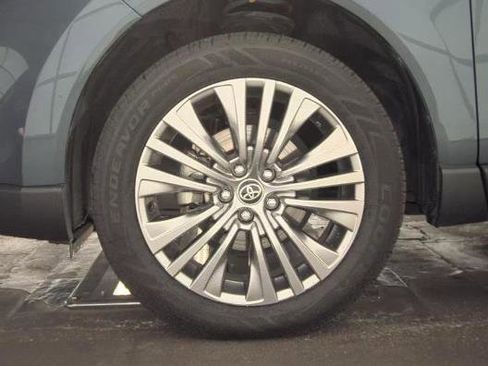 Used 2022 Toyota Venza Limited AWD/4WD image 7