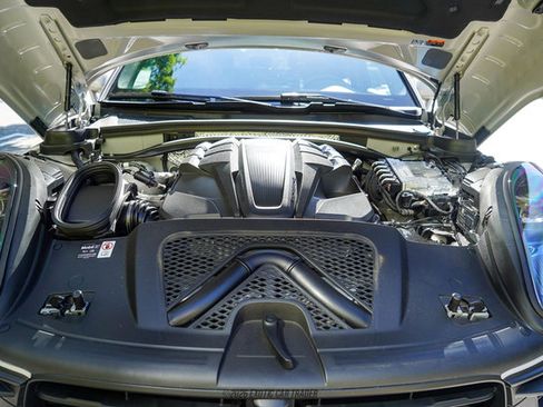 Used 2025 Porsche Macan GTS image 20