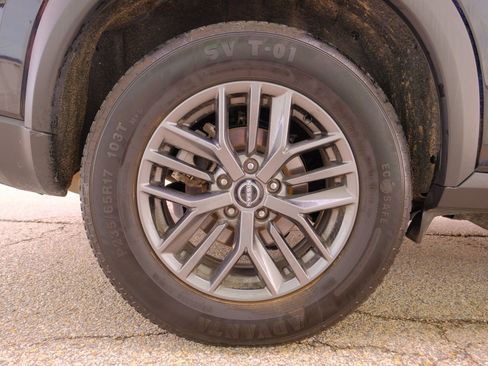 Used 2024 Nissan Rogue S image 46