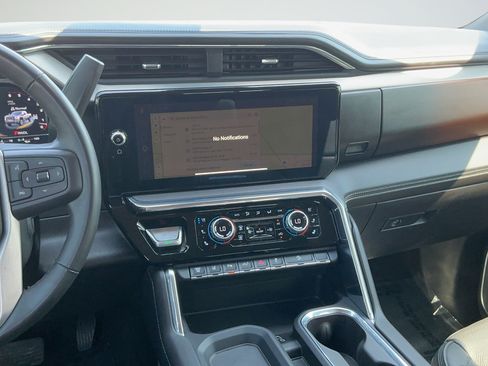 Used 2024 GMC Sierra 2500 Denali w/ Denali Reserve Package AWD/4WD image 8