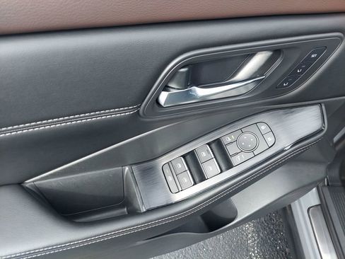 Used 2023 Nissan Rogue SL w/ SL Premium Package image 13