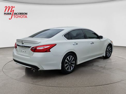 Used 2017 Nissan Altima 2.5 SV FWD image 5