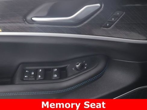 Used 2025 Jeep Grand Cherokee Trailhawk w/ Advanced Protech Group II image 19