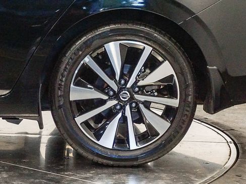 Used 2023 Nissan Sentra SV w/ SV Premium Package image 10