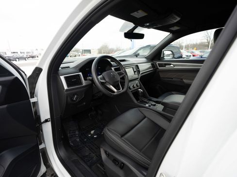 Used 2023 Volkswagen Atlas Cross Sport SE image 8