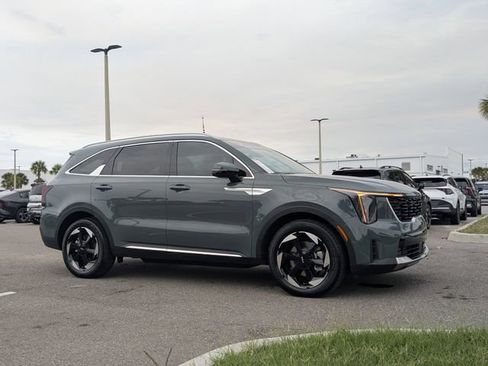 Certified 2025 Kia Sorento EX w/ EX Panoramic Sunroof Package FWD image 2
