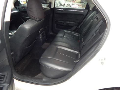 Used 2010 Chrysler 300 Touring image 15