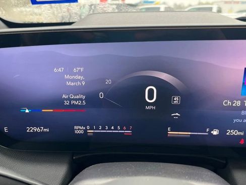 Used 2025 Buick Enclave Preferred image 8