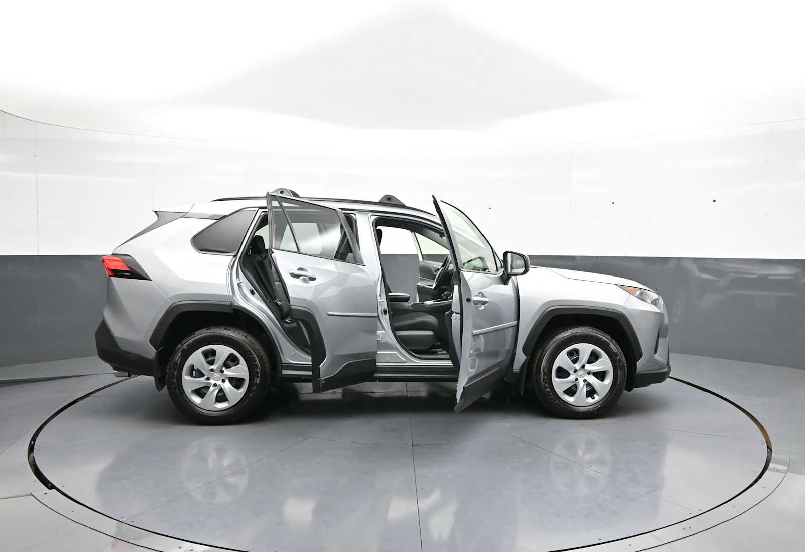 Used 2021 Toyota RAV4 LE AWD/4WD image 40
