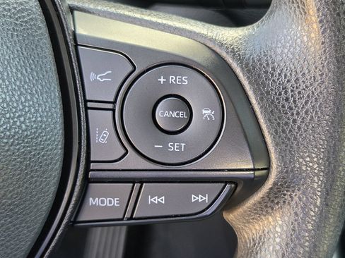 Used 2025 Toyota RAV4 XLE FWD image 23