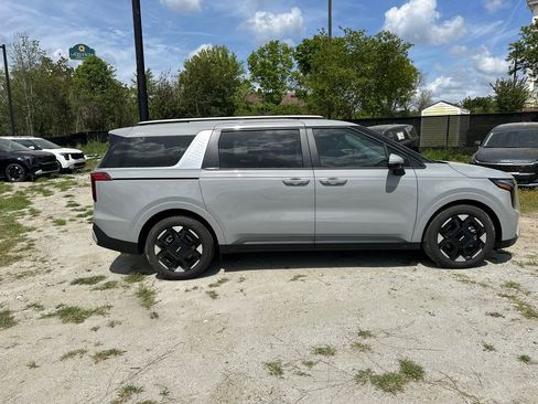 New 2026 Kia Carnival EX FWD image 8