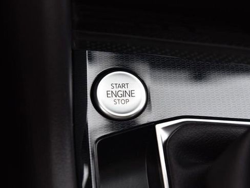 New 2026 Volkswagen Taos SE image 16