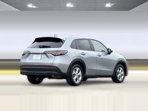 Used 2025 Honda HR-V LX image 8