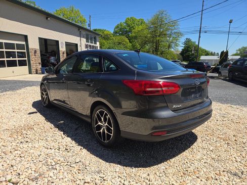 Used 2017 Ford Focus SEL w/ Cold Weather Package FWD image 5