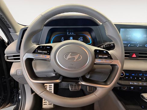 Used 2026 Hyundai Elantra Sport image 14