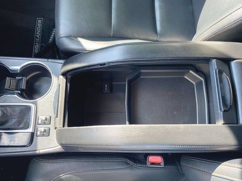 Used 2016 Toyota Highlander XLE AWD/4WD image 21