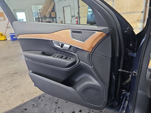 Used 2023 Volvo XC90 B6 Plus w/ Protection Package AWD/4WD image 28