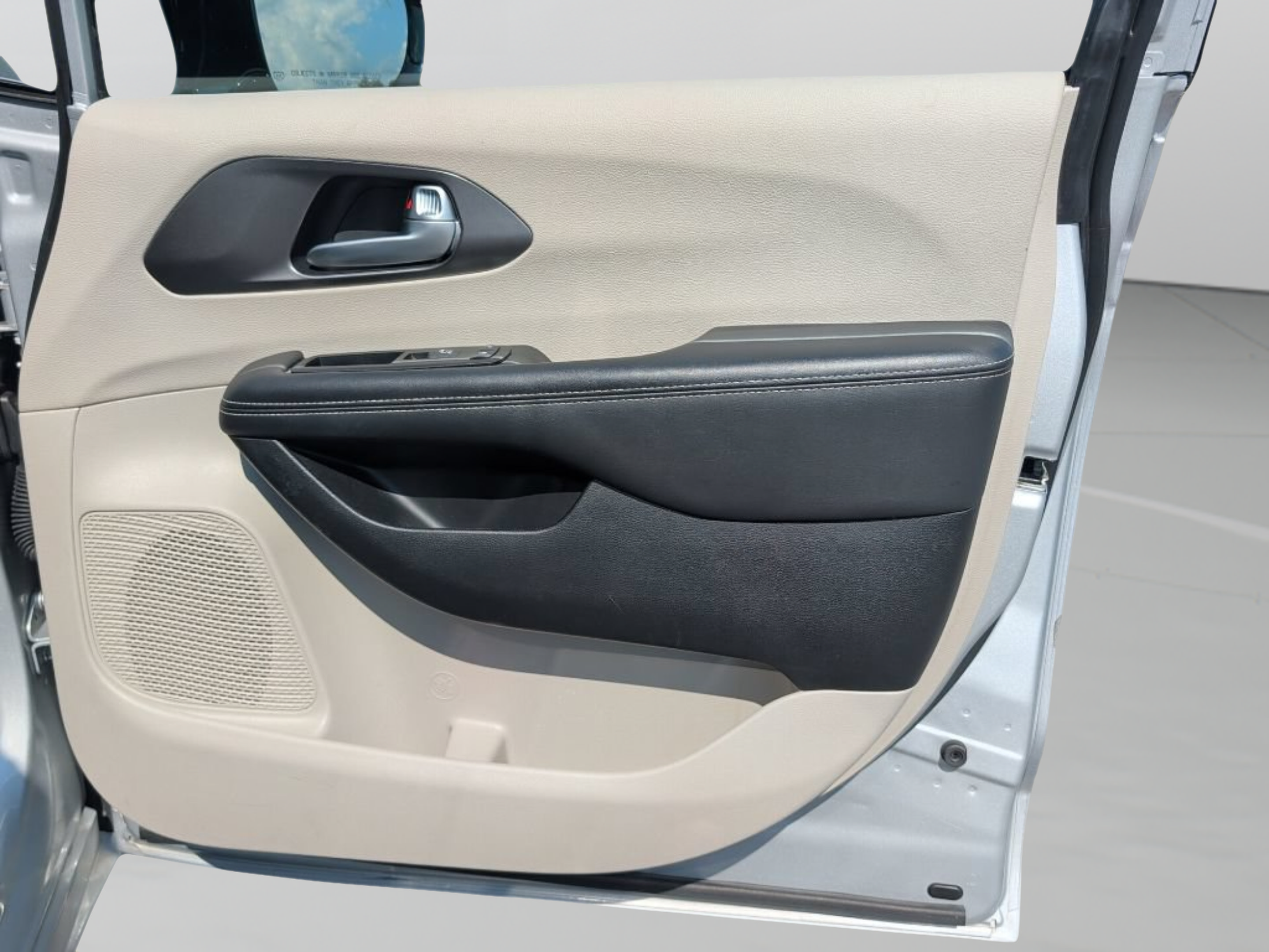 Used 2024 Chrysler Pacifica Limited FWD image 55