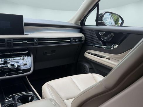 Used 2021 Lincoln Corsair AWD image 26