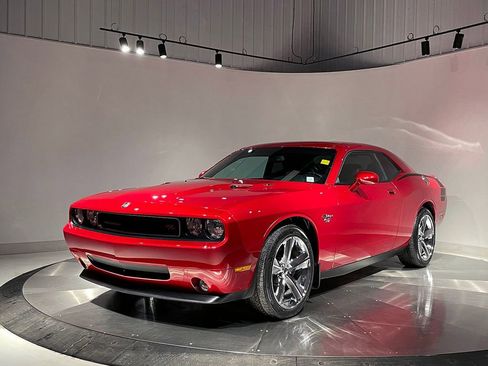 Used 2010 Dodge Challenger R/T RWD image 2