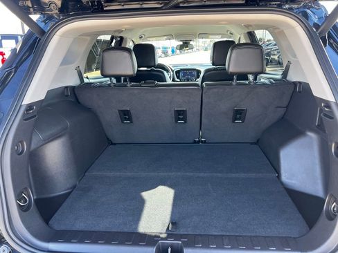 Used 2024 GMC Terrain SLT image 57