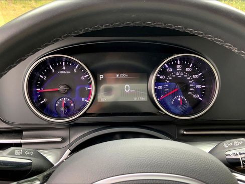 Used 2024 Kia Carnival LX FWD image 15