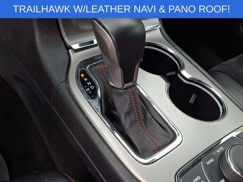 Used 2017 Jeep Grand Cherokee Trailhawk w/ Trailhawk Luxury Group AWD/4WD image 14