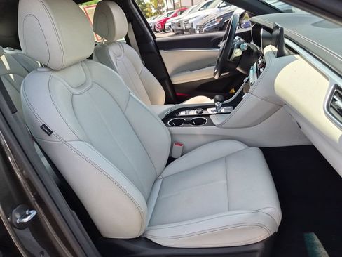 Used 2025 Genesis G70 2.5T RWD image 31