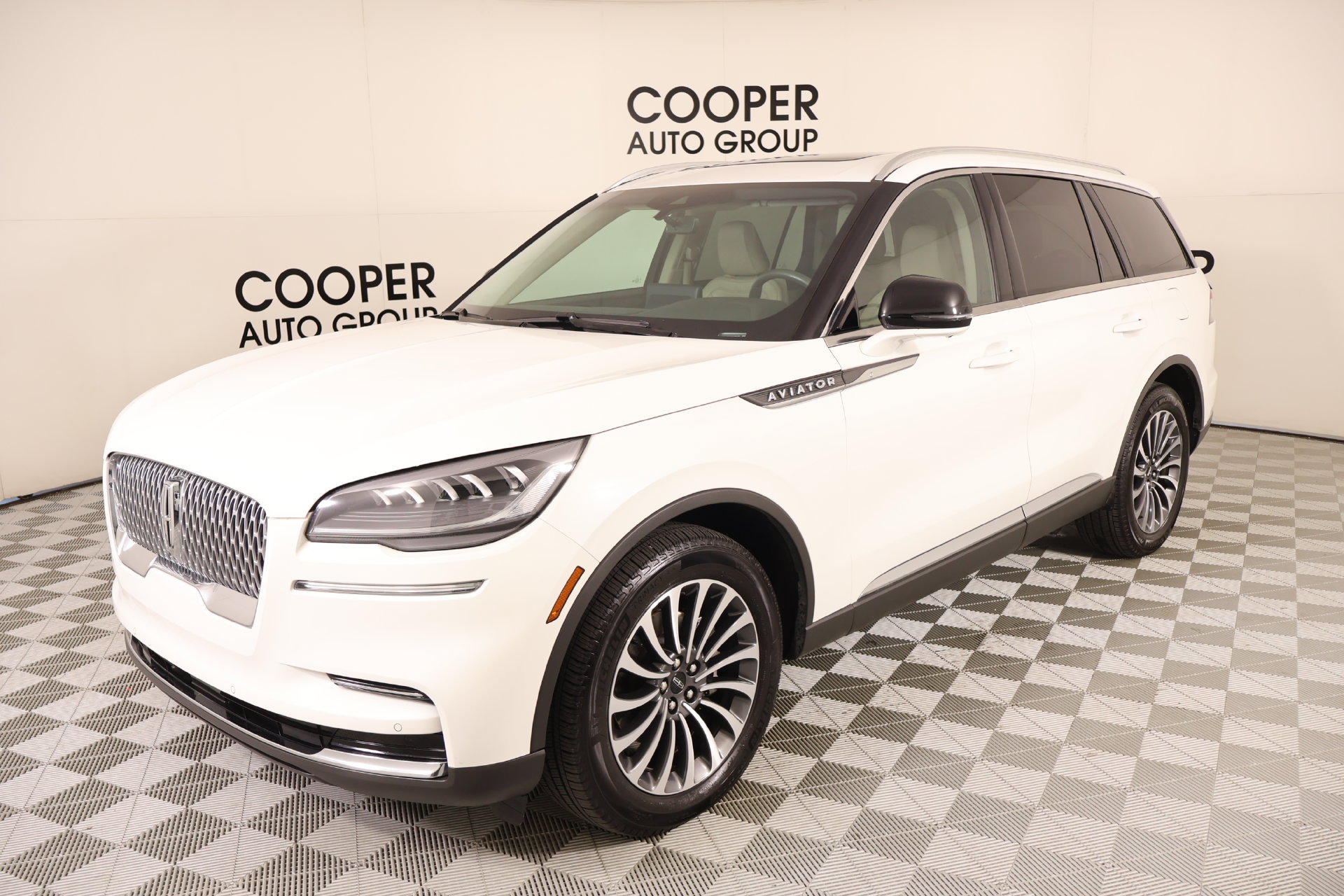 Certified 2024 Lincoln Aviator Reserve w/ Elements Package Plus AWD/4WD image 11