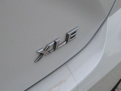 Used 2025 Toyota Camry XLE AWD/4WD image 8