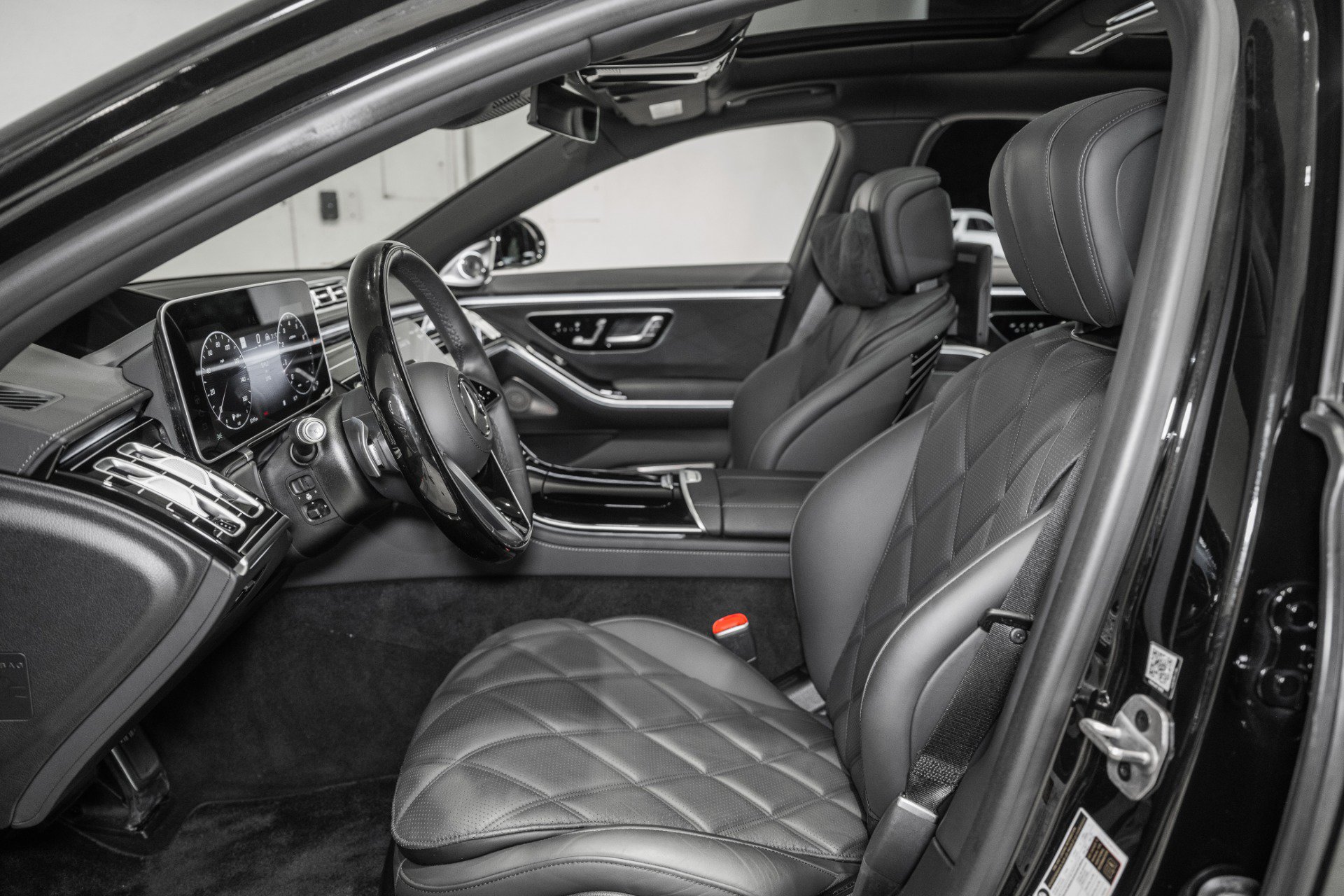 Used 2024 Mercedes-Benz Maybach S 580 4MATIC image 2