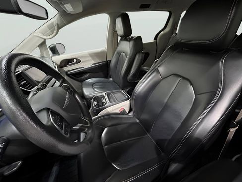 Used 2021 Chrysler Voyager Lxi image 26