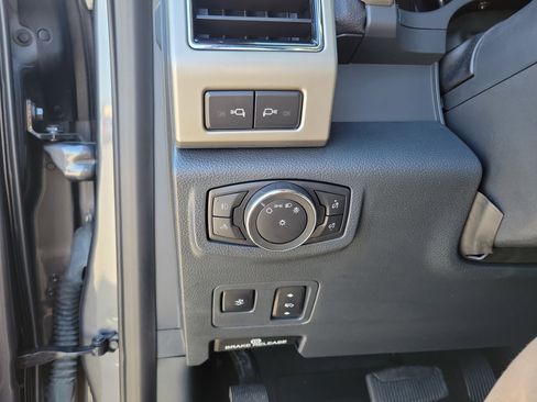 Certified 2022 Ford F350 Lariat w/ Black Appearance Package image 10