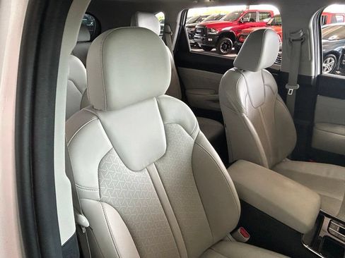 Used 2023 Kia Sorento FWD image 41
